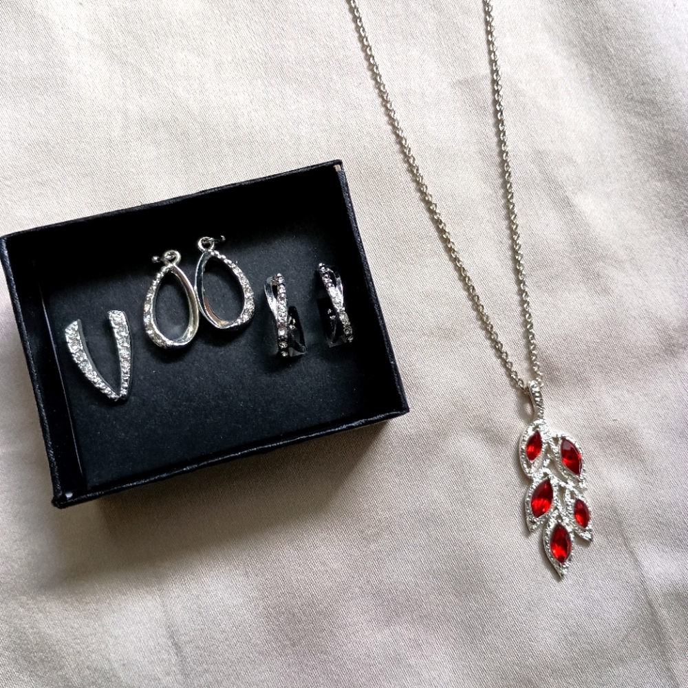 Vintage red Crystal Leaf Necklace And Silver Tone Earrings Set